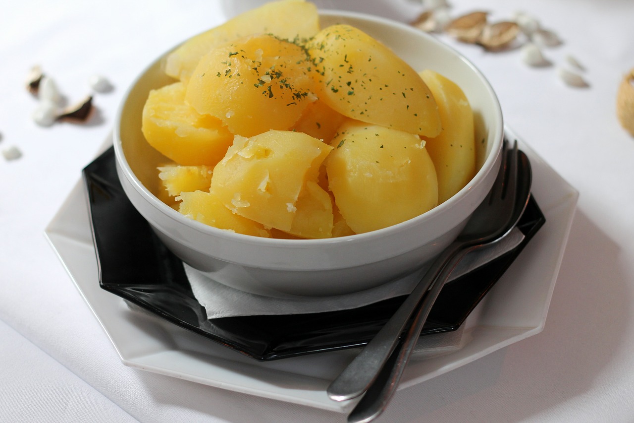 Jak ohřát vařené brambory?