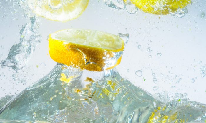 Voda s citronem